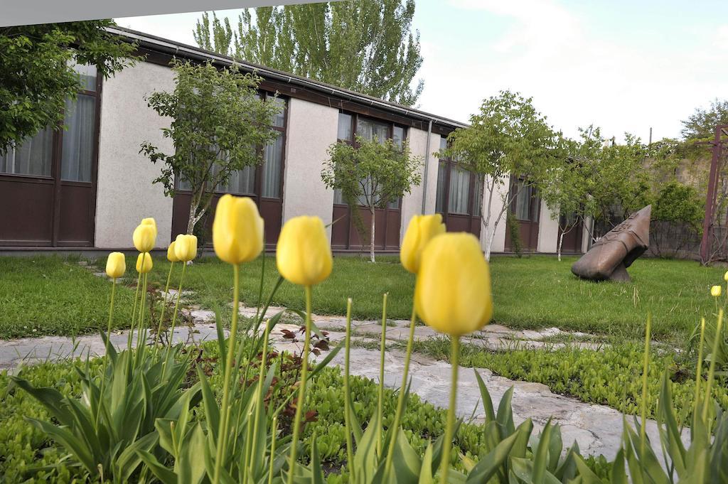 Berlin Art Hotel Gyumri ภายนอก รูปภาพ